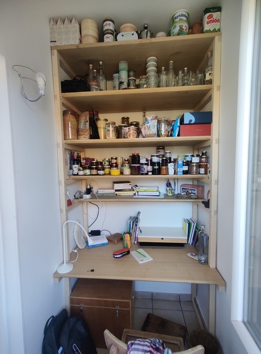 Étagère-bureau pour cellier