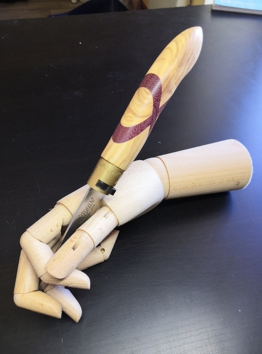 Old Bear en olivier avec croisillon en amarante