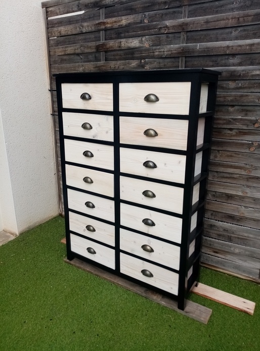 Meuble d'apothicaire