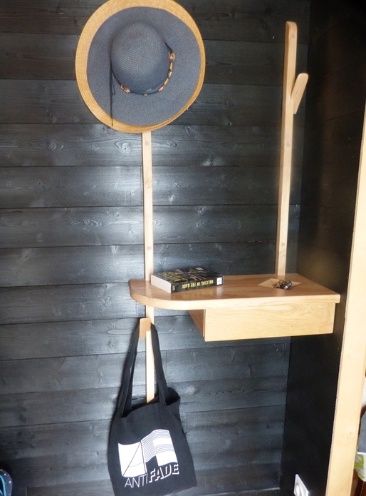 Console d'entrée suspendue