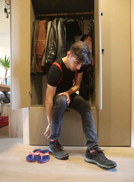 Placard d'entrée avec banc intégré