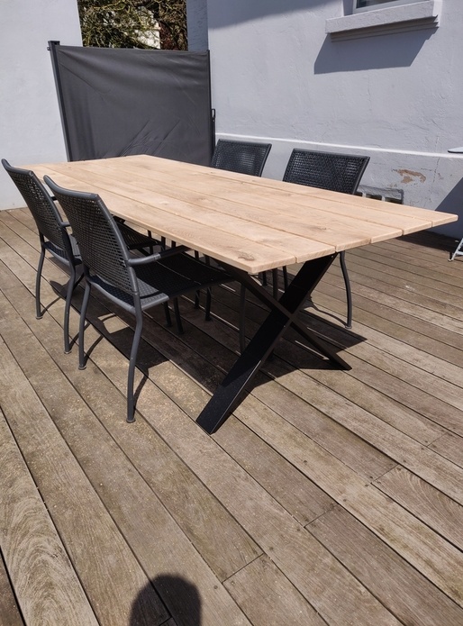 Table extérieure en chêne