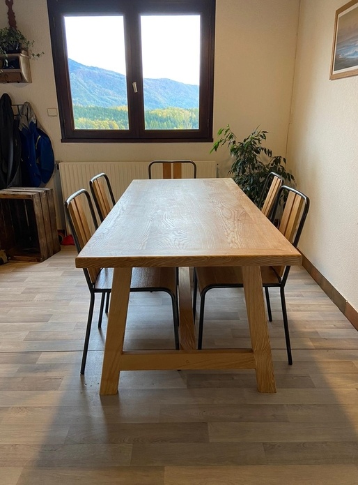 Table à manger en frêne