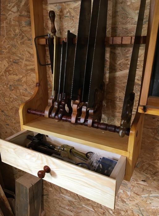 Un tiroir pour mon rack à scie.