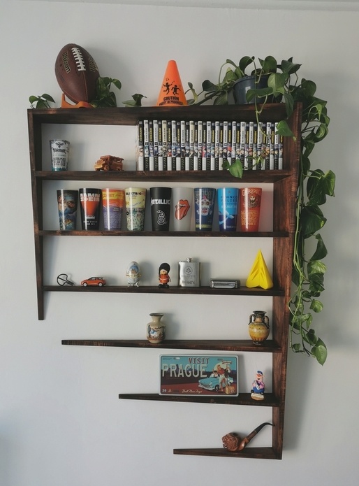 Étagères flottantes sans fixation visible