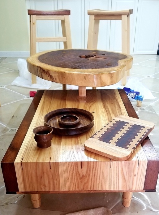 "Fourmi", table basse avec grain continu et cookie de noyer