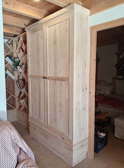 Armoire murale en pin
