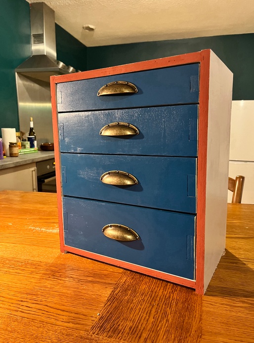 Petit meuble à tiroire