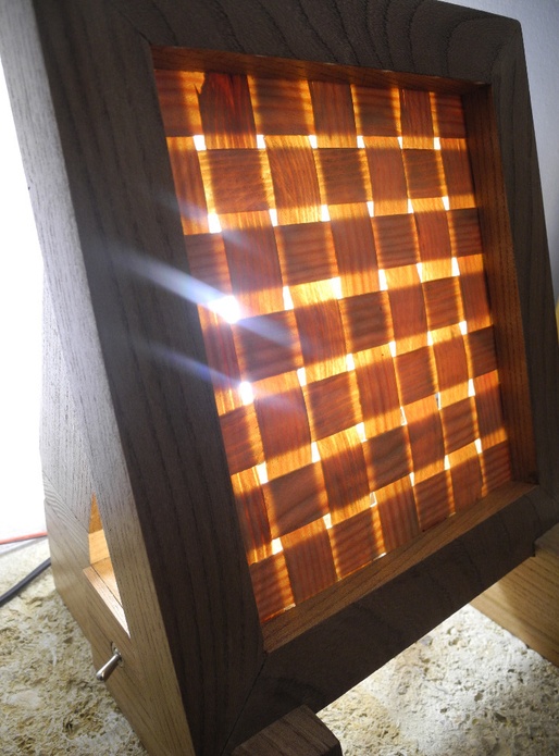 Lampe en bois tissé