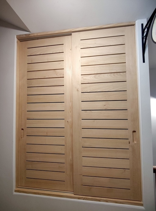 Portes de placard ajourées, en châtaigner