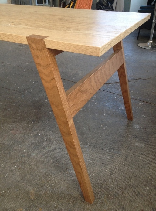 Les pieds sont teintés au brou de noix dilué à 50%