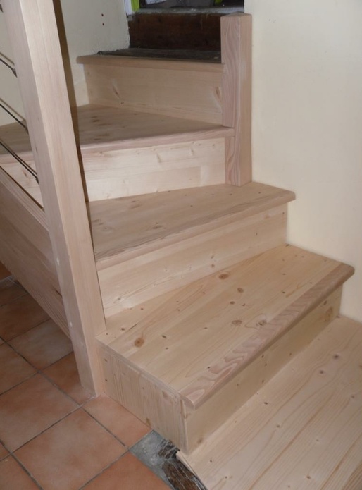 Escalier et porte de placard