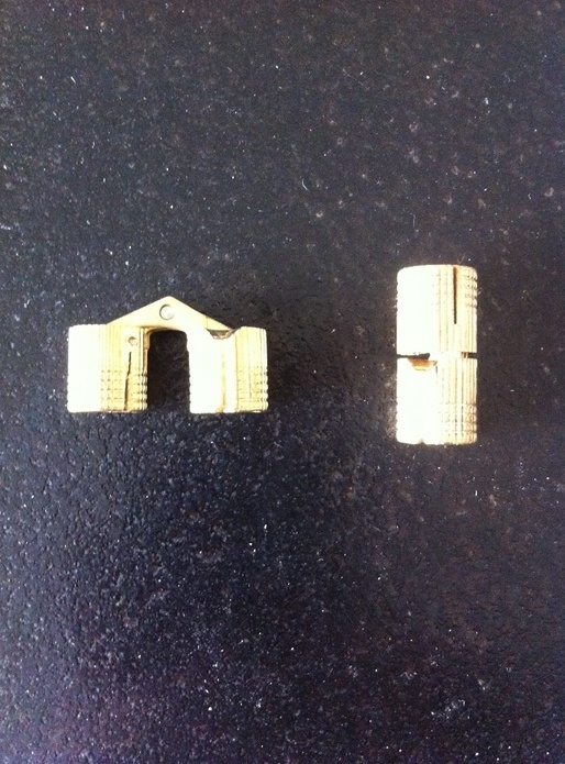 Charnières (10 mm).