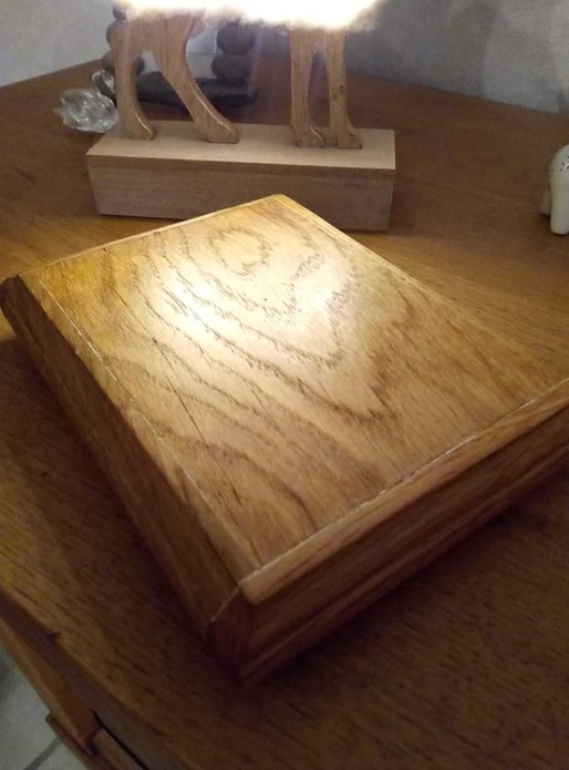 Pied de lampe en chêne pour bureau