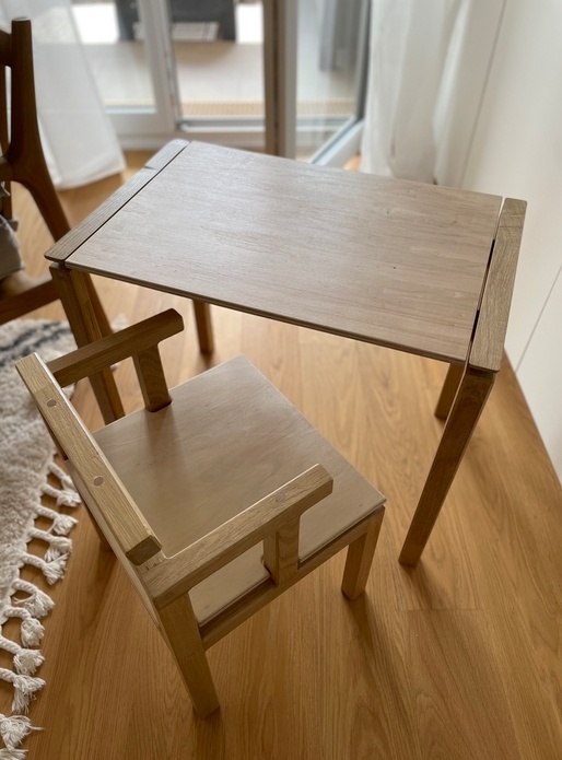 Bureau d'enfant, inspiration flottante en chêne et CP de peuplier