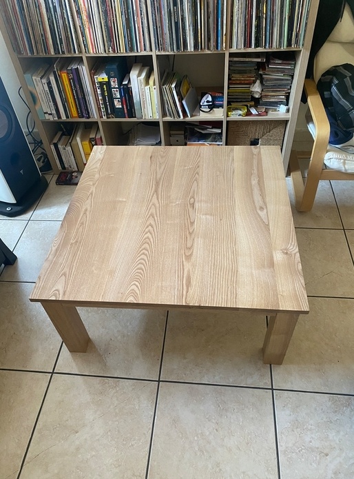 Table basse en frêne