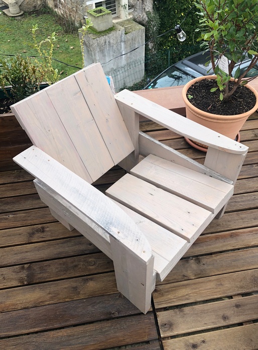 Fauteuils et table crate