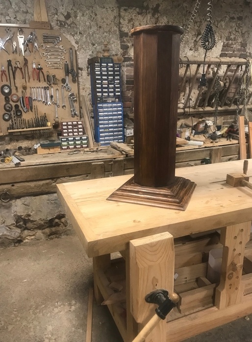 Colonne support décagonale