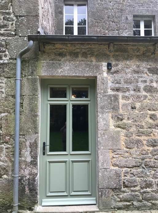 Porte extérieure de service