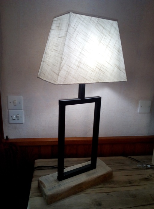 Lampe bois métal modèle 1
