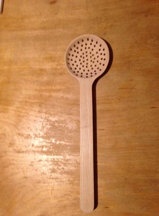 écumoire en hêtre feuillard (face)