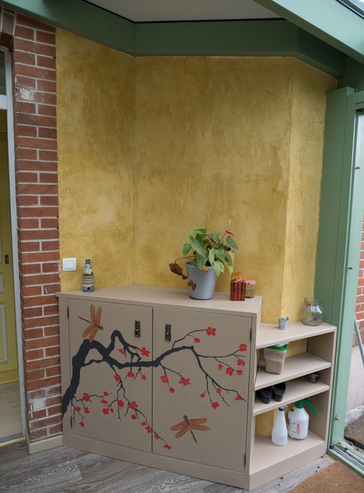 Meuble de rangement en véranda sur des murs d'angle divers