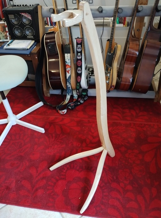 Stand pour guitare démontable aux outils à main
