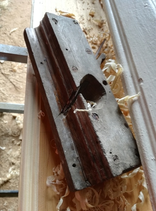 Raccord de plinthe au bouvet d'époque