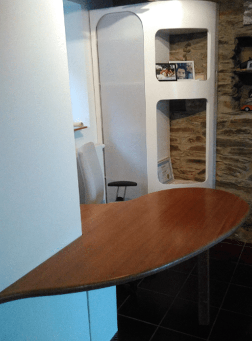 Armoire d'angle, en CP cintré