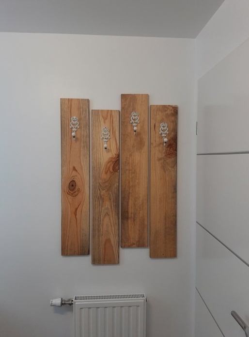 Petits bardages décoratifs avec portemanteaux