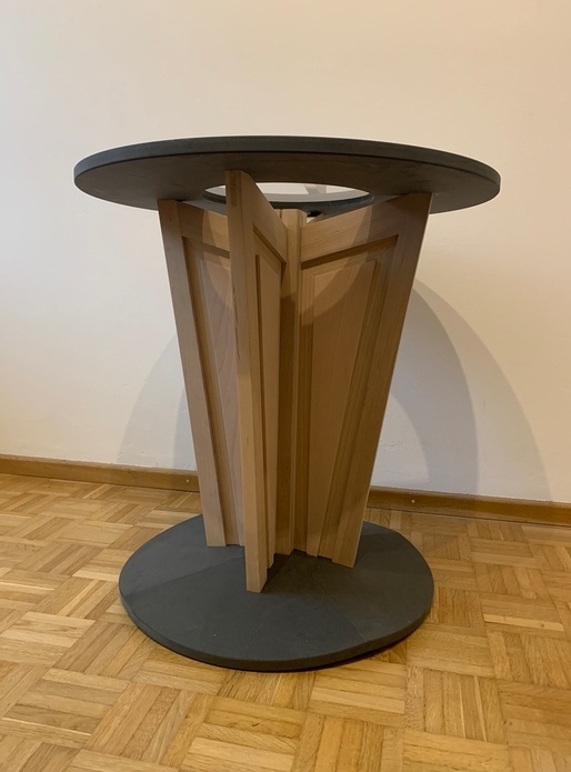 Guéridon alambiqué