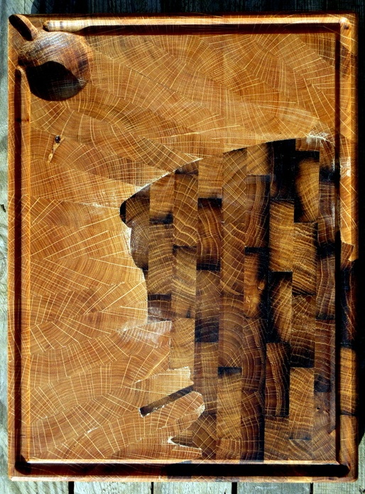 Billot en bois debout. Corto Maltese