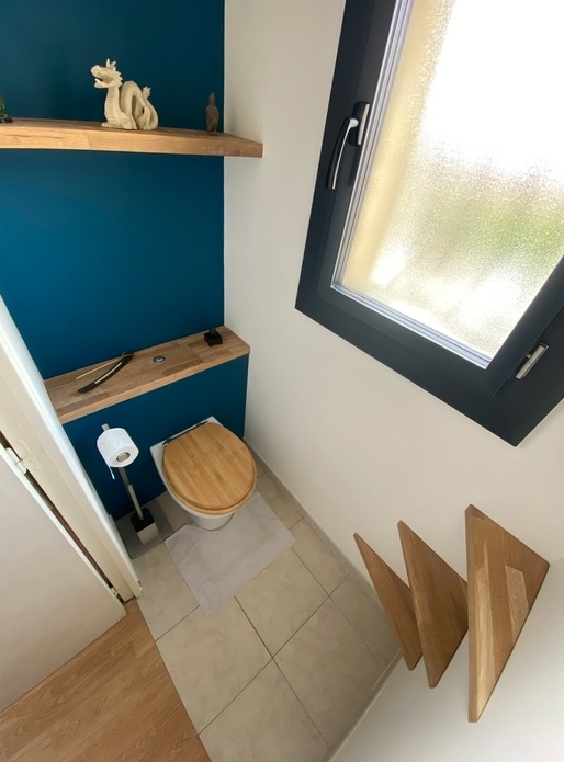 Toilettes classiques qui se prennent pour des suspendues