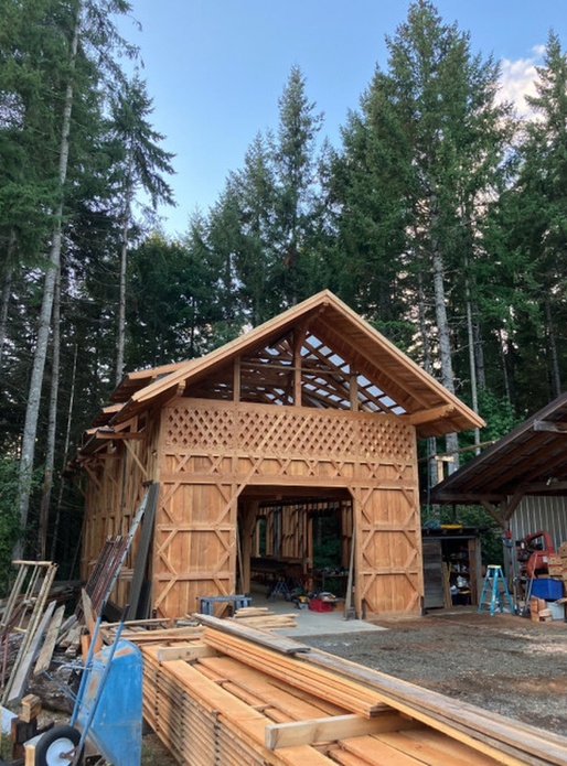 Un petit bout de charpente dans les bois