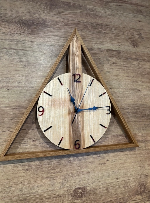 Horloge murale "Les reliques de la mort"