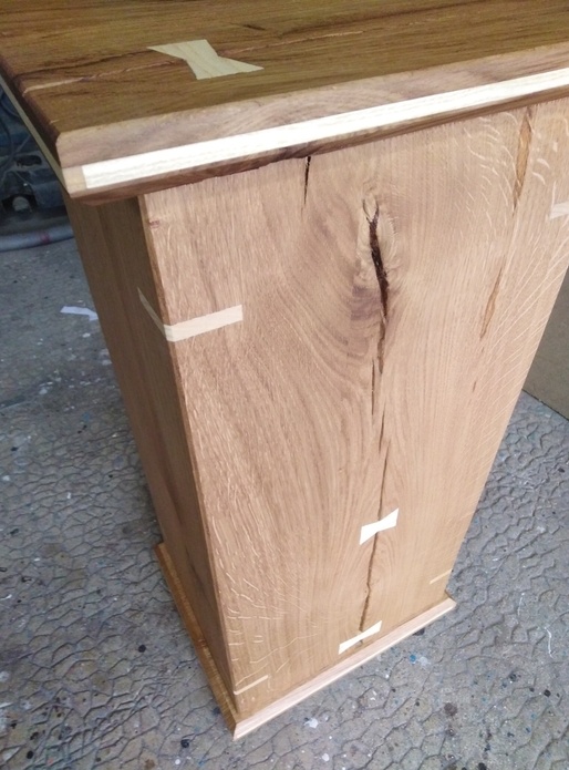 Socle en chêne et incrustation frêne