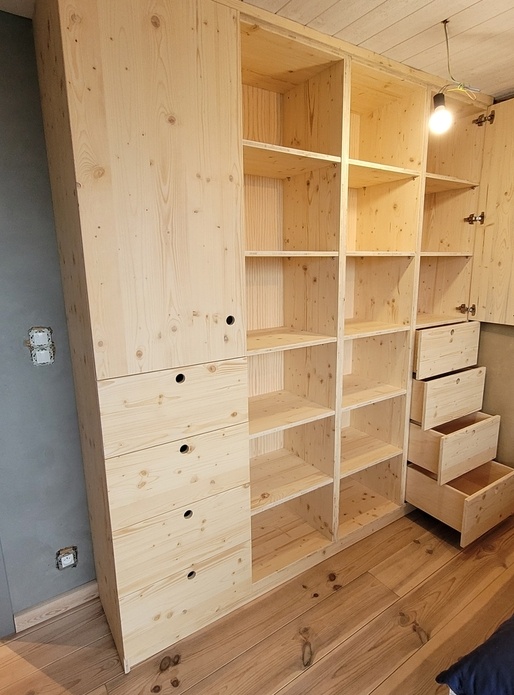 Bibliothèque en triplis épicéa