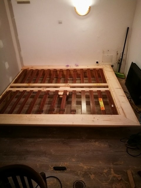 Lit sans tête de lit