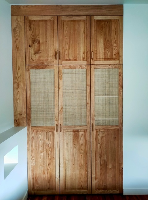 Dressing, façades en châtaignier