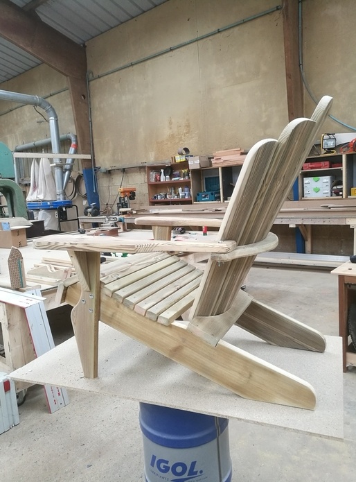 Fauteuil type Adirondack
