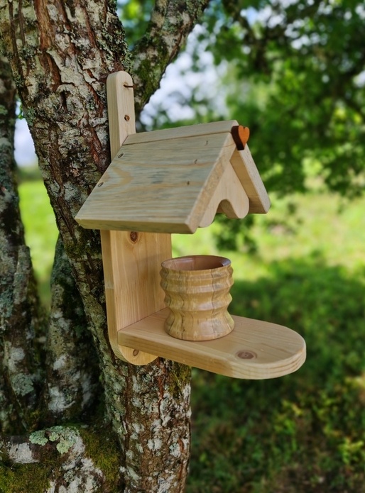 Petite mangeoire en bois
