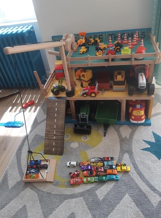 Garage avec caserne pour mon fiston (projet confinement)