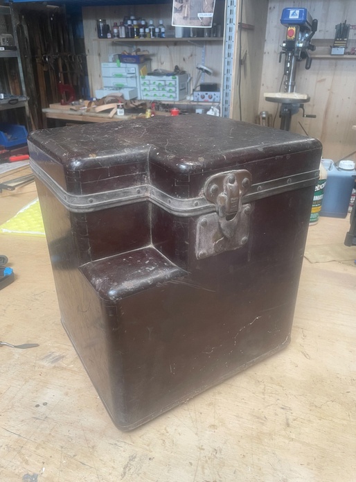 Restauration Malle automobile acajou 1900 .Louis Vuitton
