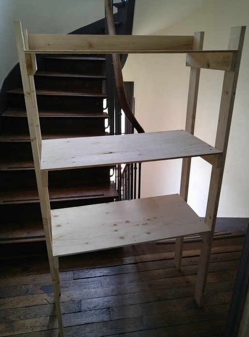 Etagère toute simple en volige