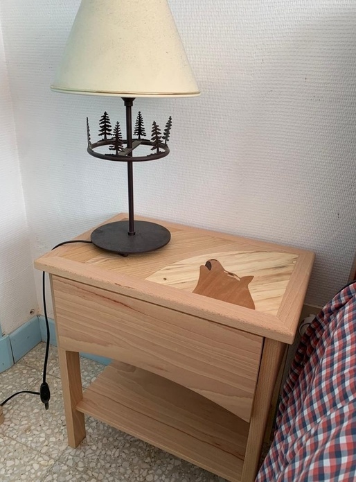 Table de chevet pour Err