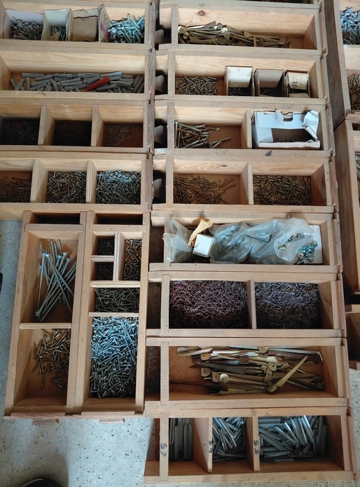Lot de quincaillerie pour le bois