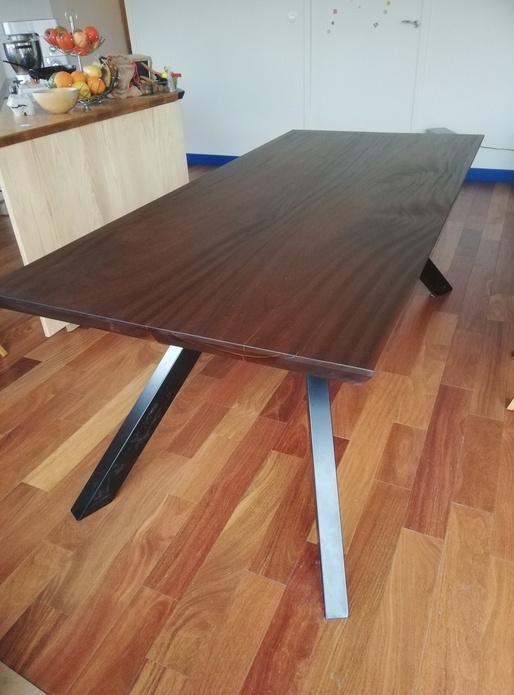 Table à manger en noyer