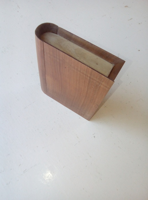 Petite boîte en forme de livre