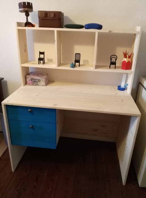 Bureau en sapin du nord