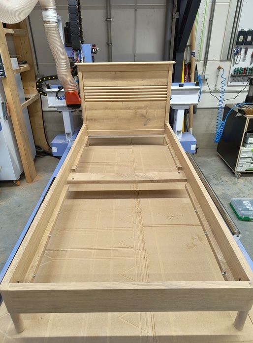 Lit 1 personne chêne massif